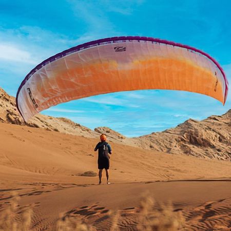 Hotel Al Badayer Retreat By Sharjah Collection Margham Exterior foto Parachute landing on the dunes