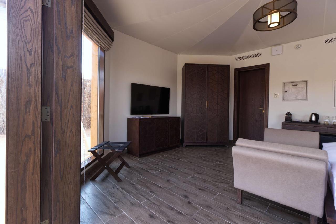 Hotel Al Badayer Retreat By Sharjah Collection Margham Exterior foto A bedroom at the hotel
